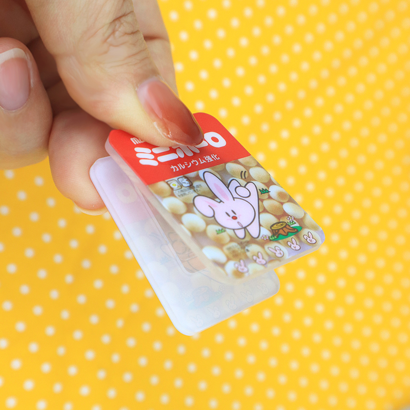 大阪前田製菓5連ミニボーロがマグネットクリップになってカプセルトイ