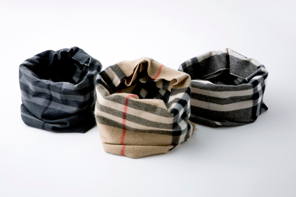 ブレイク・ライヴリーも愛用、バーバリー(BURBERRY)の大人気スヌードに