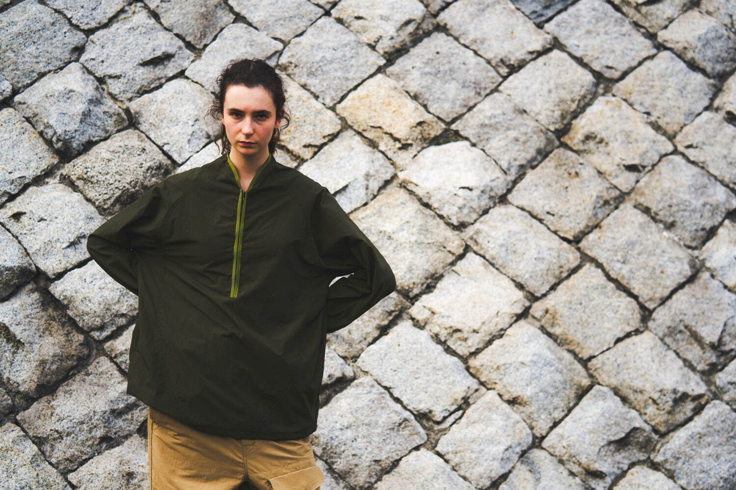 チェイスの撥水ナイロンシャツ、ウィズム限定“カーキカラー”＆ハーフ