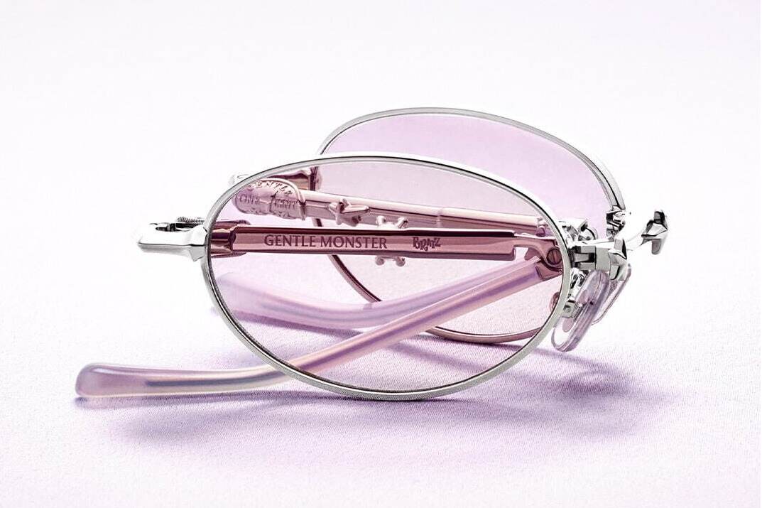 ジェントルモンスター“折りたためる”アイウェア、煌めく装飾テンプルの