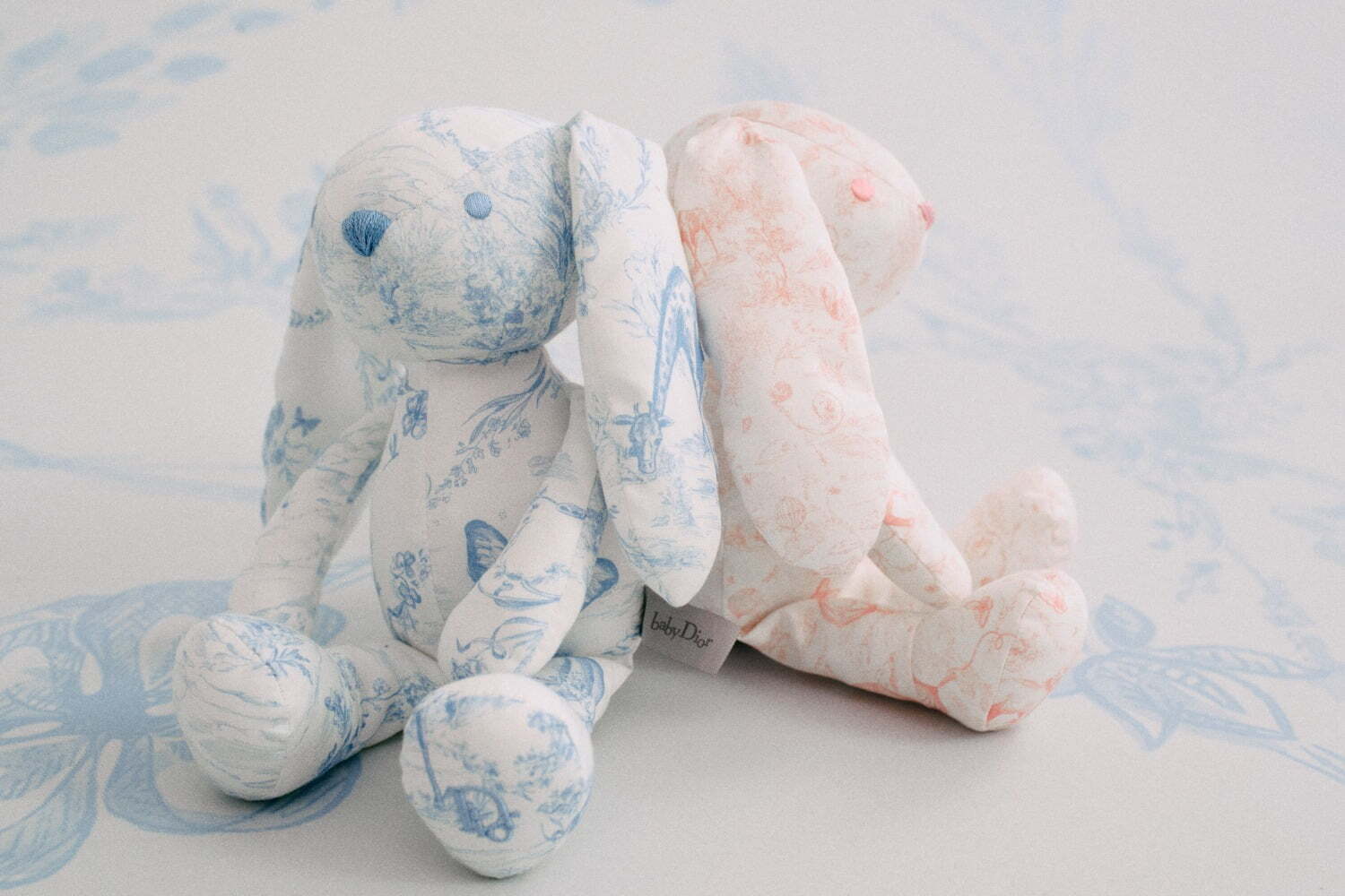 ベビー ディオール「トワル ドゥ ジュイ」新作、華やかなプリント