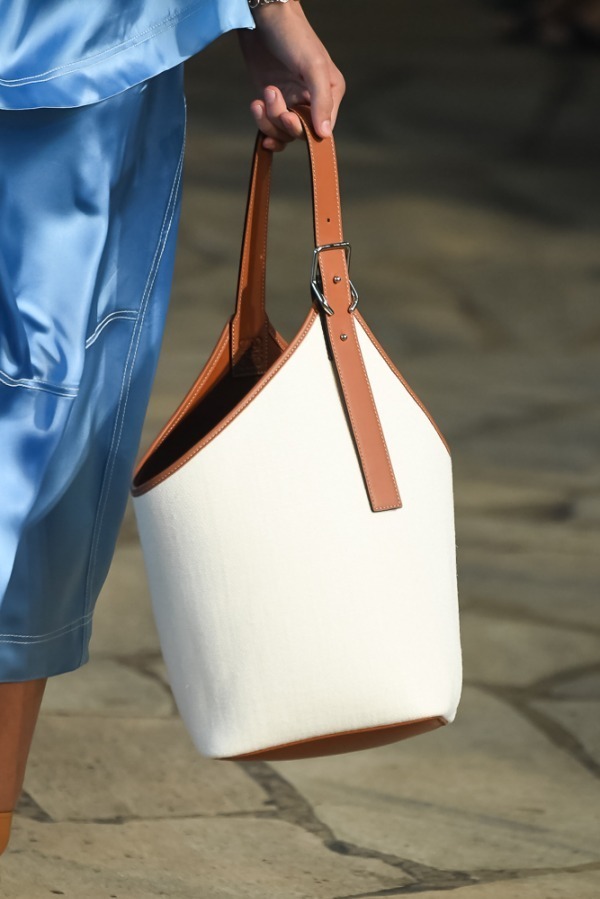 ロエベ(LOEWE) 2019年春夏ウィメンズコレクション - ファッションプレス