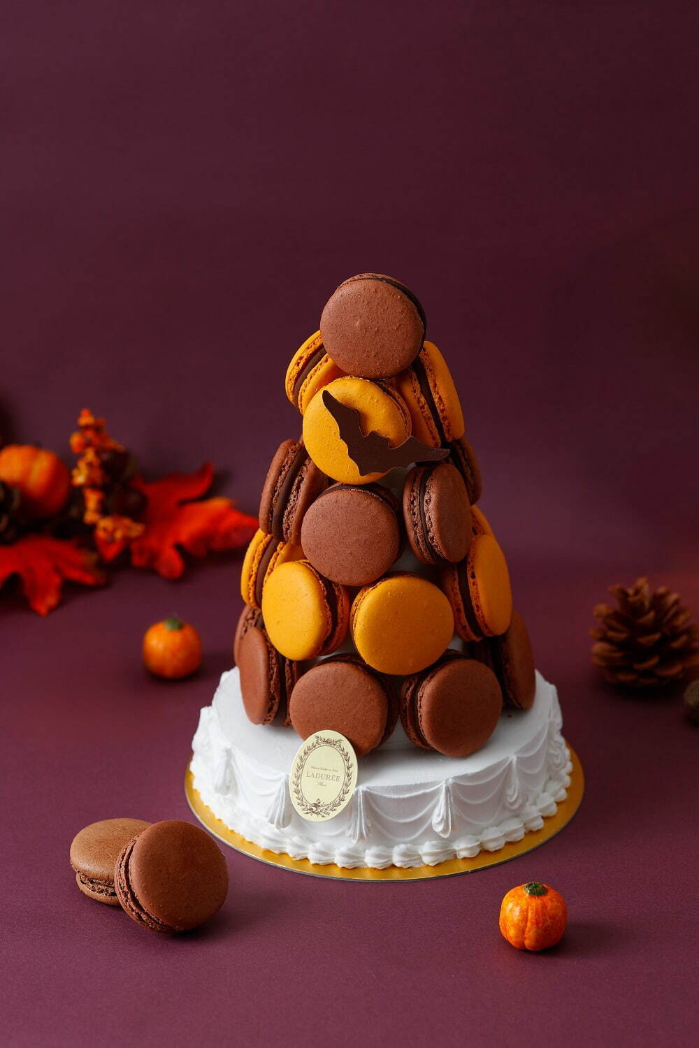 ラデュレのハロウィン、柄が変わる“仕掛け付き”マカロンボックスや