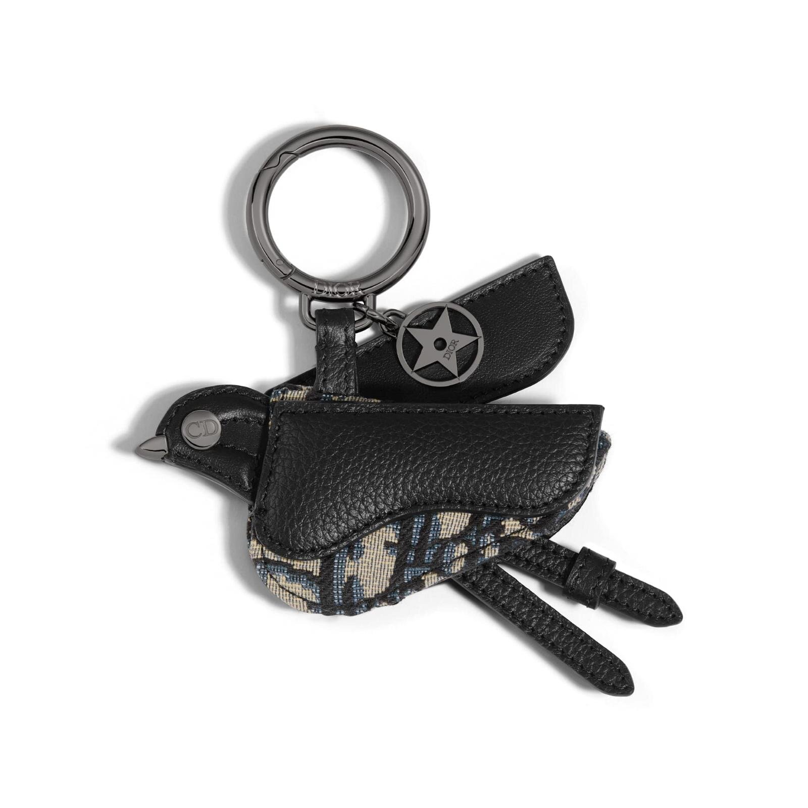 ディオールのレザーキーホルダー、「サドル」バッグ着想の鳥モチーフ