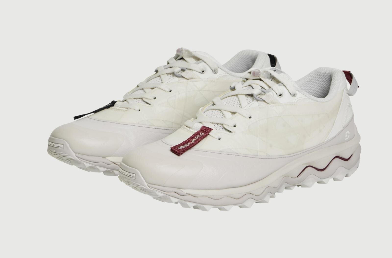 ミズノ“左右非対称”オフホワイトのスニーカー「ウエーブムジンTL」台湾