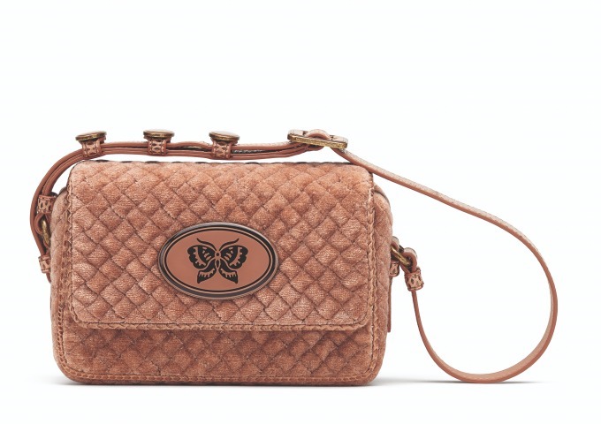 ボッテガ・ヴェネタ新作、バタフライを配したミニバッグやスカラップ