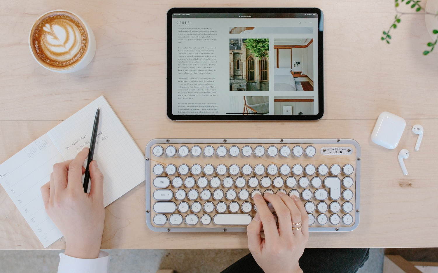 タイプライター風新感覚キーボード「エイジオ レトロ クラシック」天然