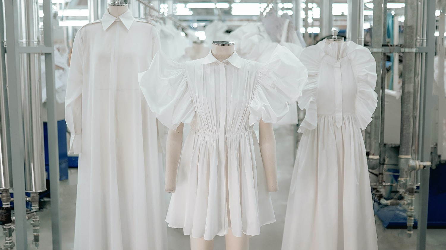 ヴァレンティノ「ルブラン」“白シャツ”にクチュール技術を駆使