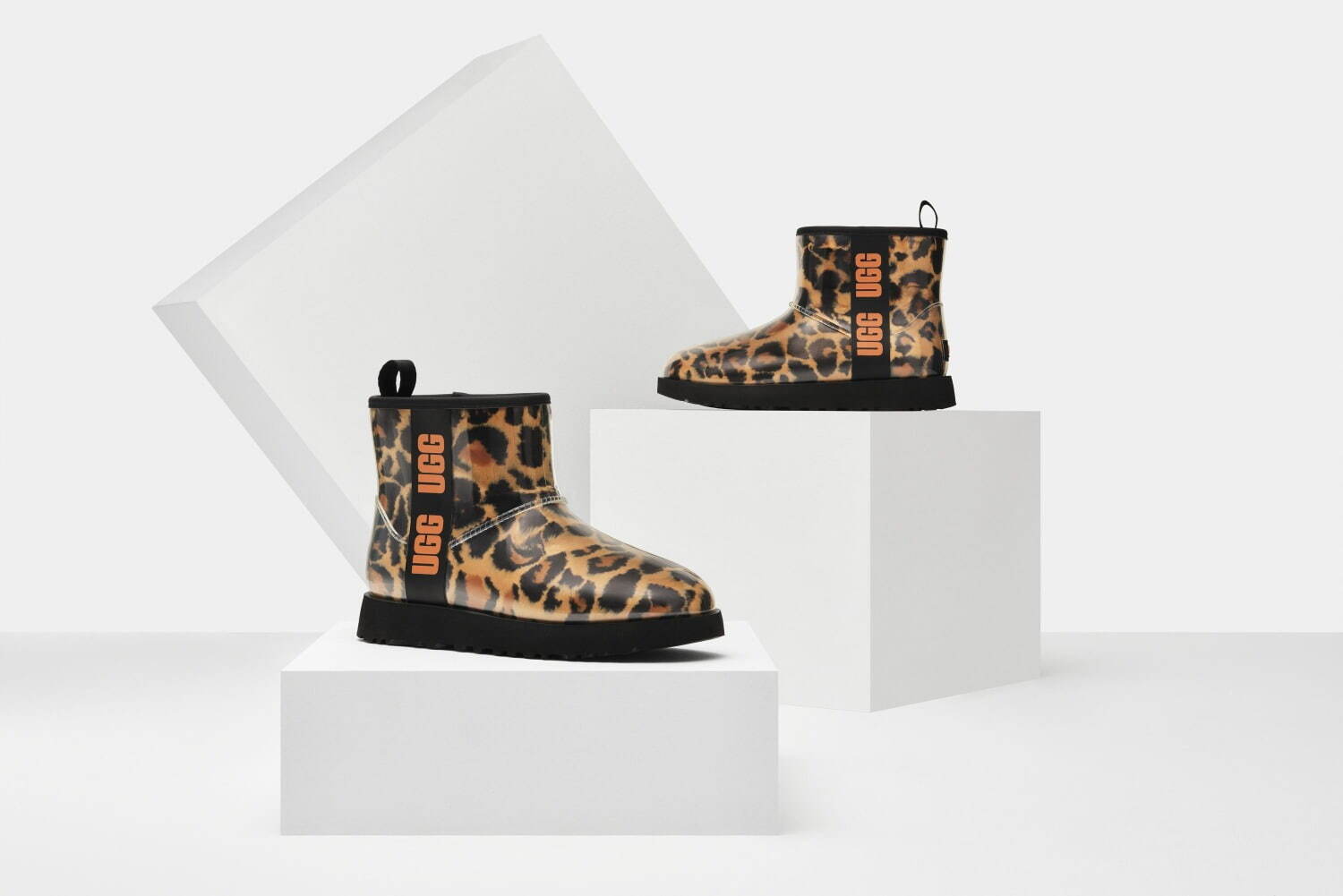 UGGの新作“レオパード”「クラシック ブーツ」やファージャケット、大阪