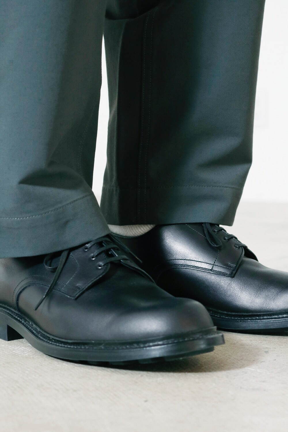 ナナミカ×リーガルのレザーシューズ、定番サドルシューズをゴアテック