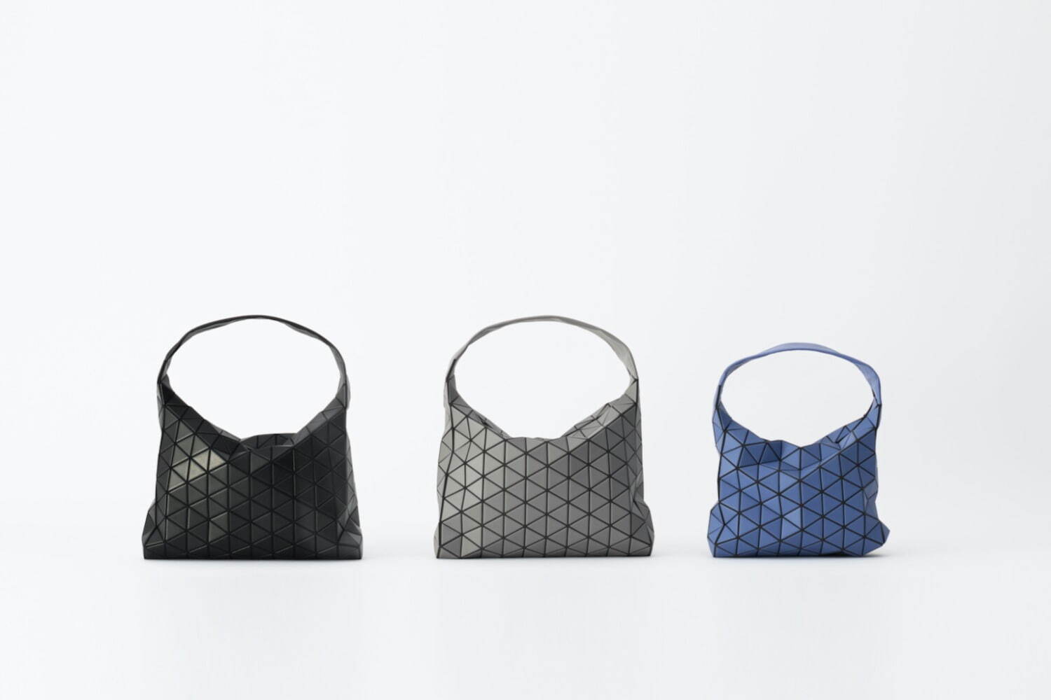 BAO BAO ISSEY MIYAKE22年新作バッグ、“楕円形”の新ハンドバッグなど