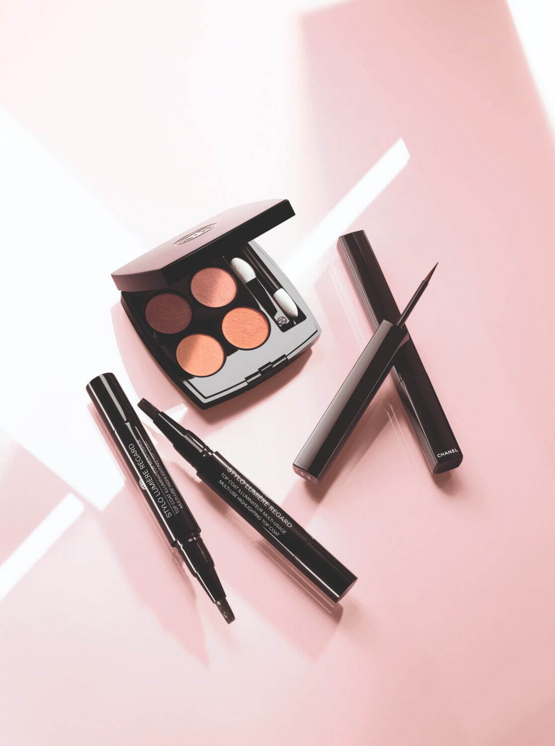 シャネル2022年春コスメ、“立体カメリア”のフェイス パウダーや“輝き