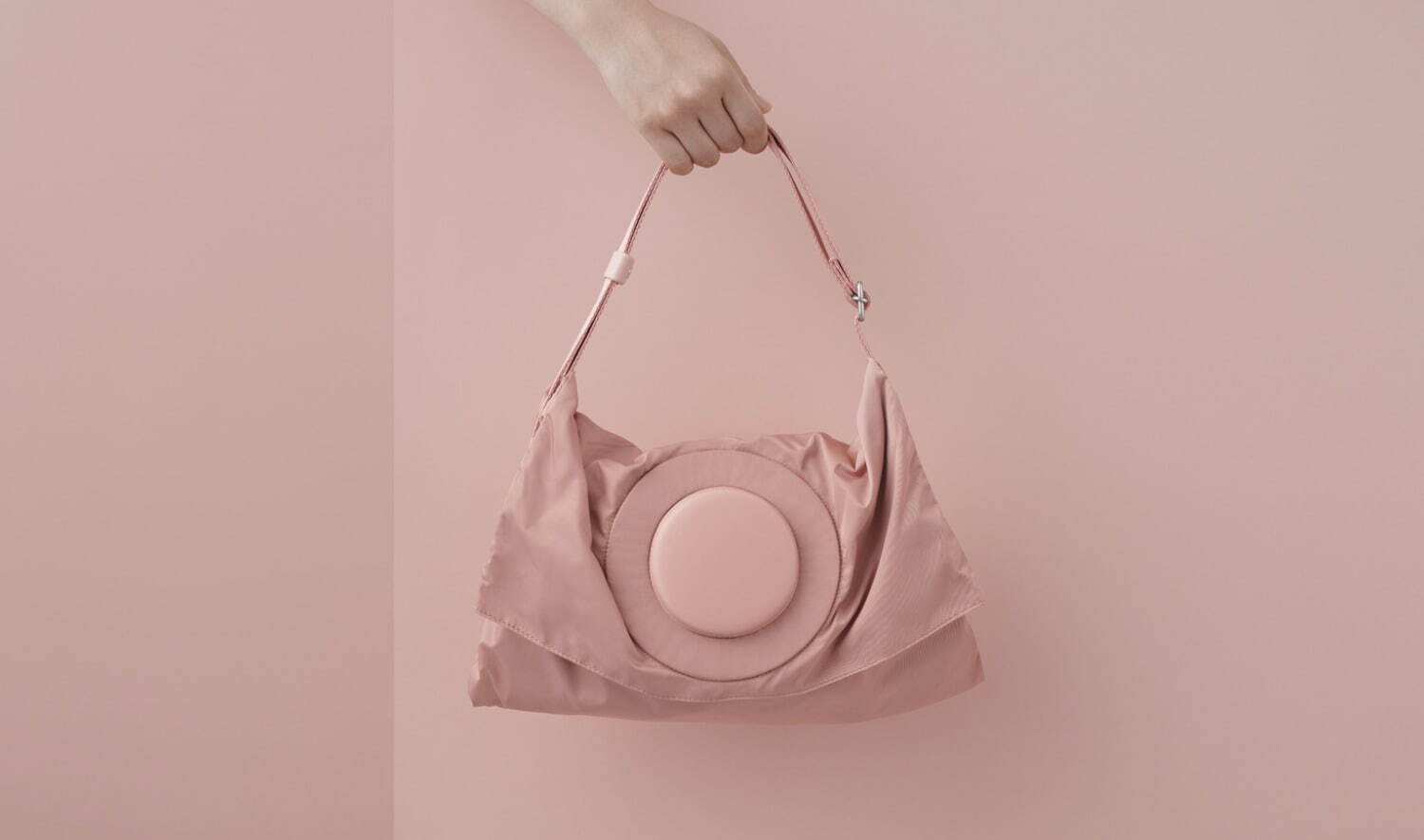 グッド グッズ イッセイ ミヤケの新作バッグ「ボタン」ショルダー