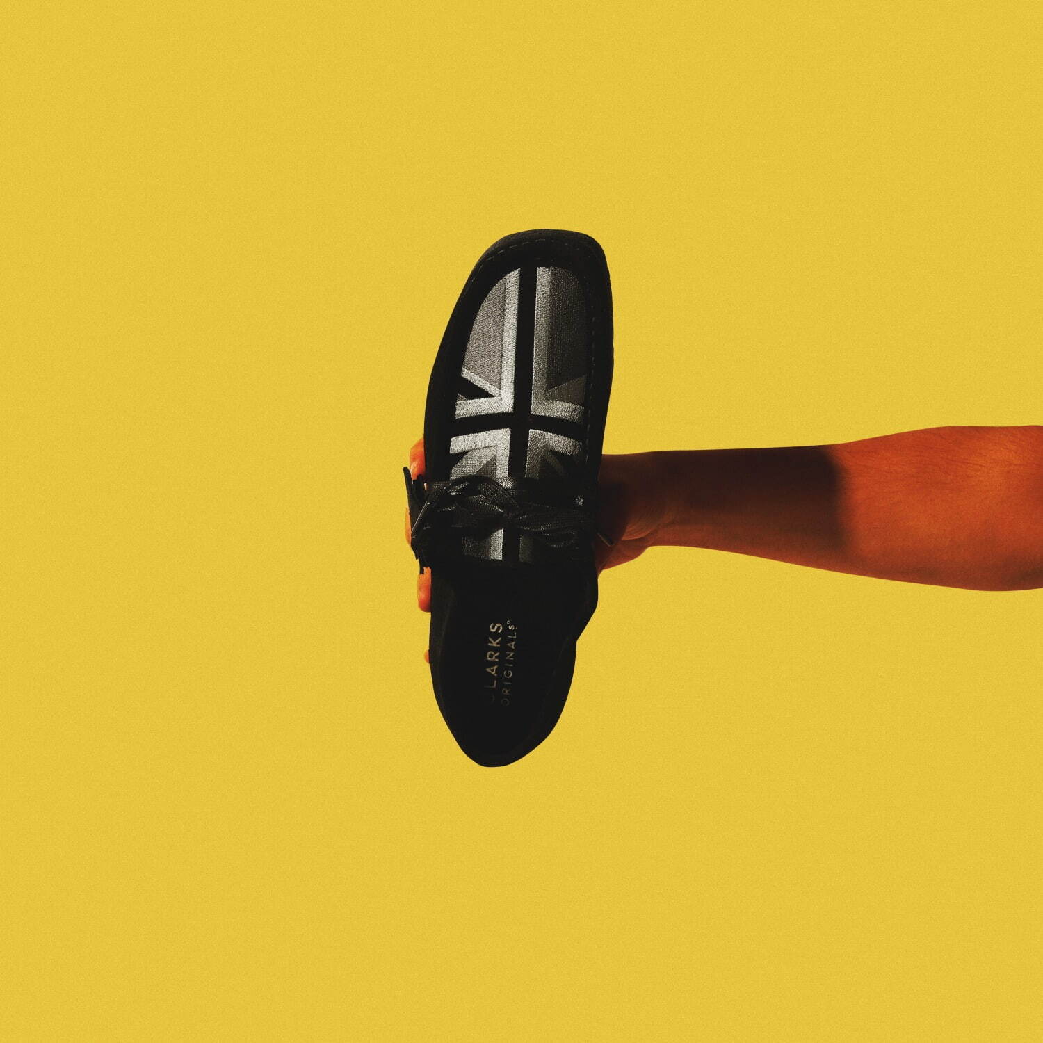 クラークス オリジナルズのシューズ「ワラビー」限定モデル