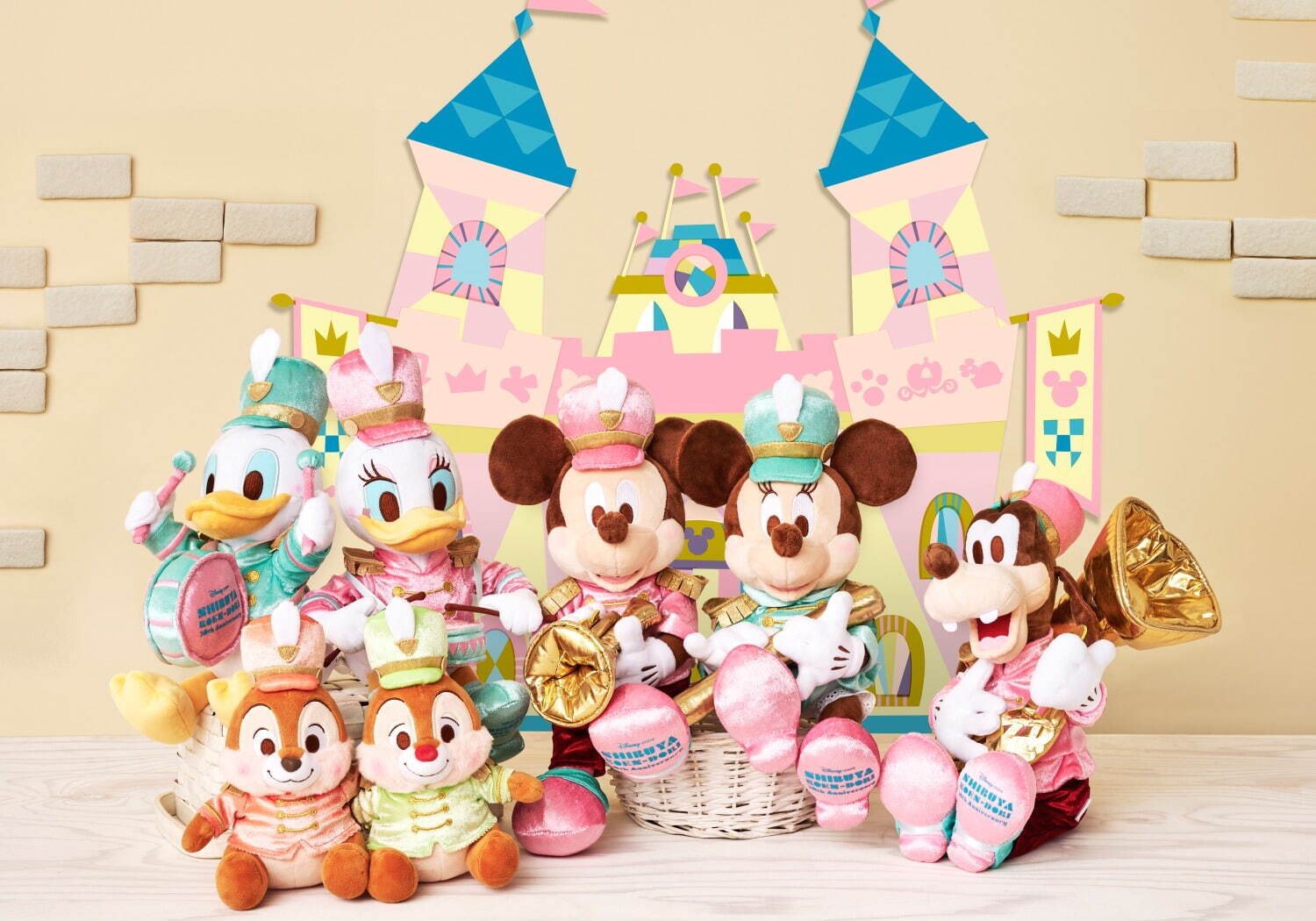 ディズニーストアの限定アイテム、“マーチングバンド”衣装のミッキー