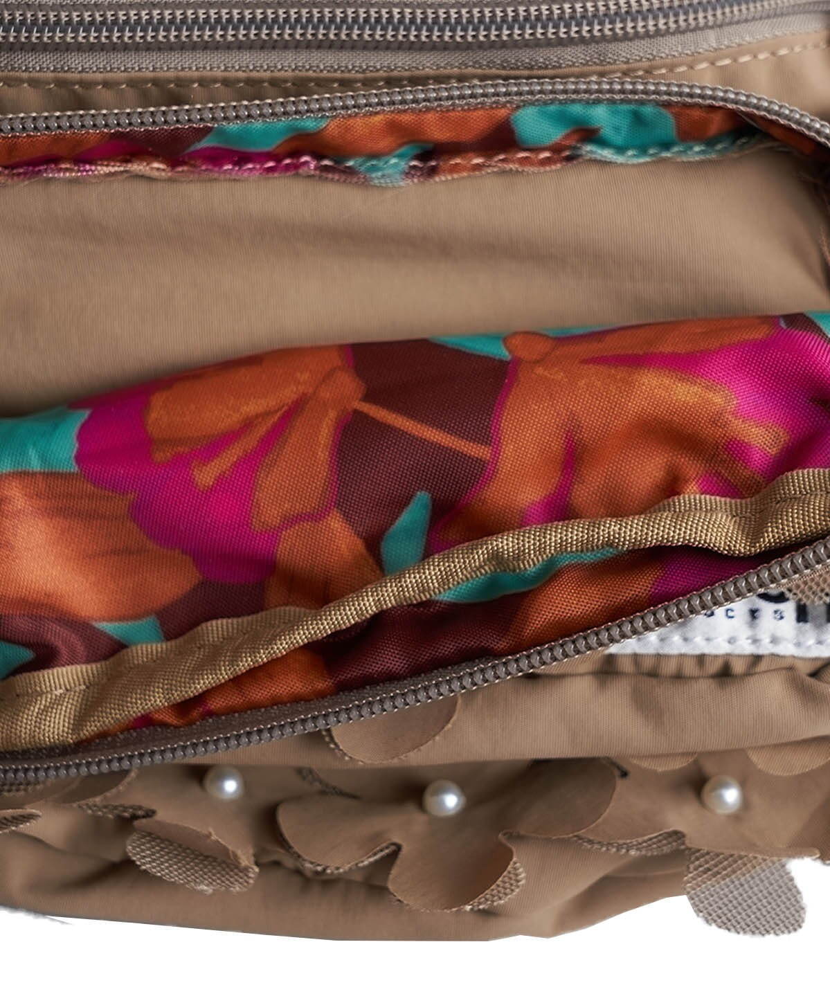 ミュベール × アウトドアプロダクツ第2弾、“たっぷりの花”を飾った