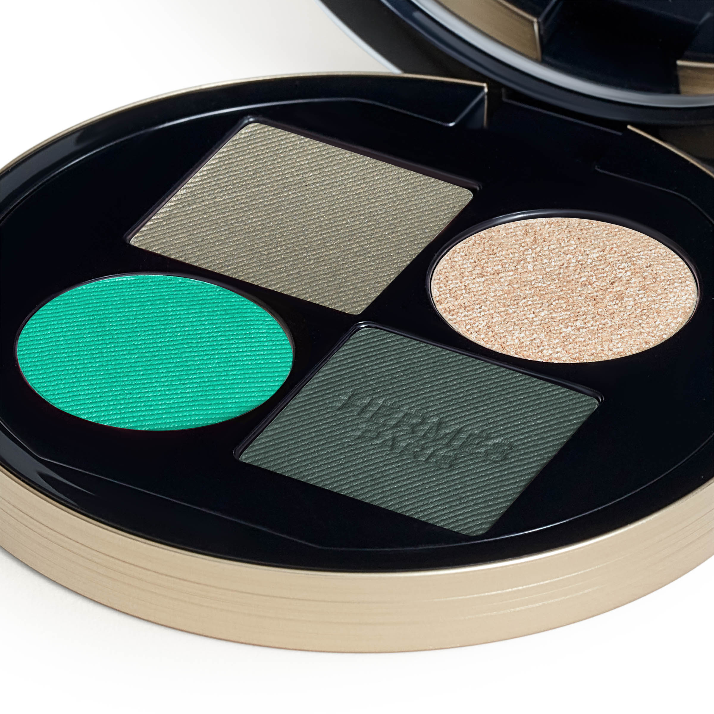 エルメスからアイメイクコレクション、メゾンを象徴するカラーのアイ