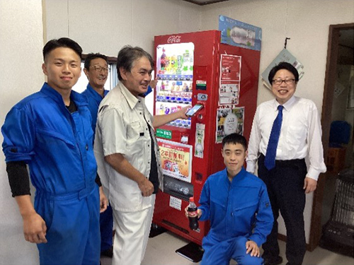 ファイターズ基金応援自動販売機の売上約65万円を受贈 | 北海道日本