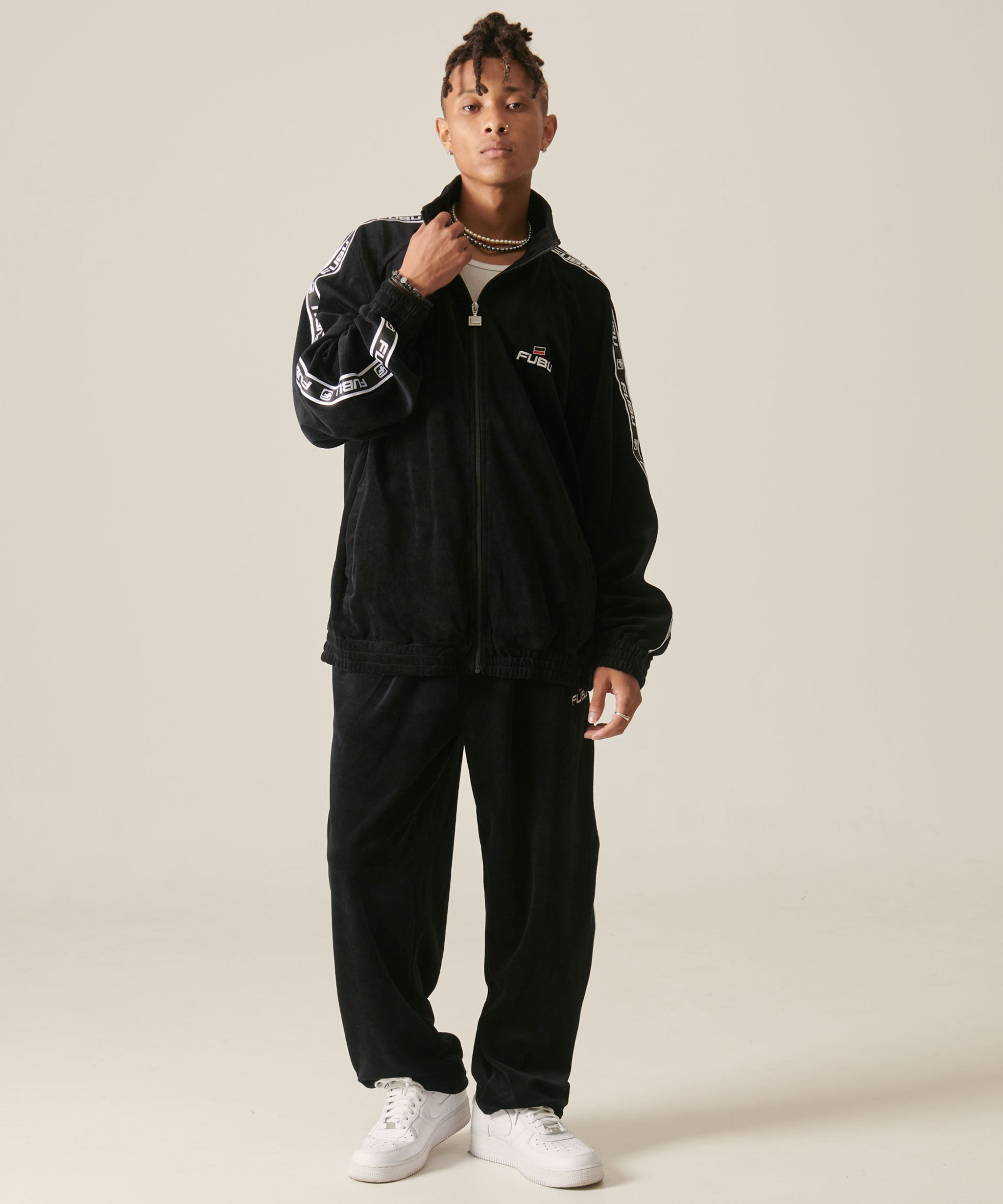 FUBU フブ トップス ベロアジャケット。FUBUはアメリカの代表的な