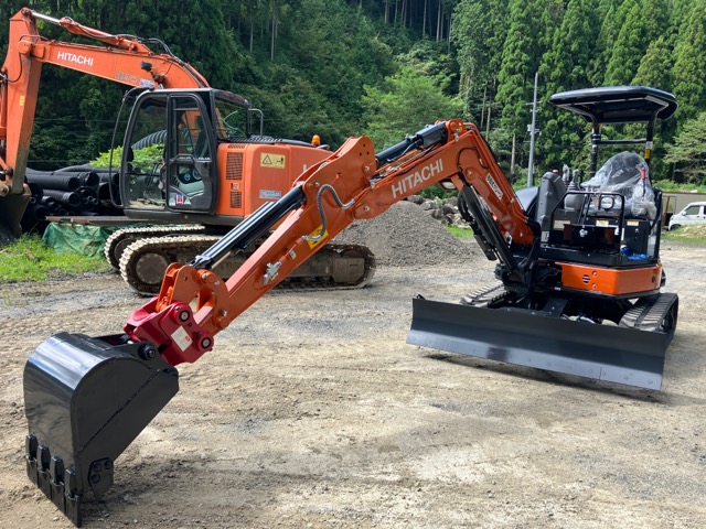 新車納入実績】ミニ油圧ショベル【ZX30U-5B]◇日立建機◇富士岡山運搬