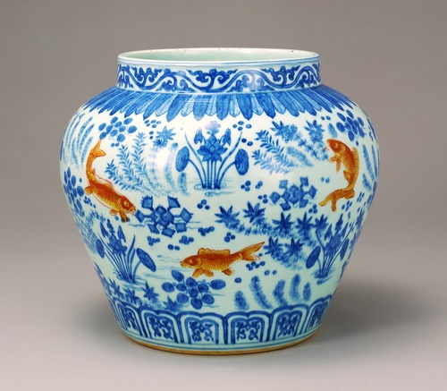 青花紅彩魚藻文壺 | 景徳鎮窯 | 収蔵品詳細 | 作品を知る | 東京富士