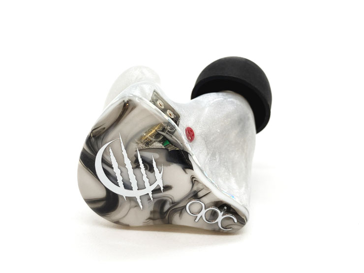 qdc WHITE TIGER レビュー | 明瞭なサウンドで軽量な装着感の有線イヤホン