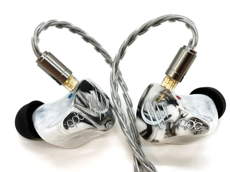 qdc WHITE TIGER レビュー | 明瞭なサウンドで軽量な装着感の有線イヤホン