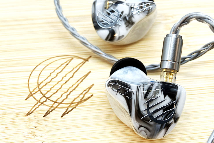 qdc WHITE TIGER レビュー | 明瞭なサウンドで軽量な装着感の有線イヤホン
