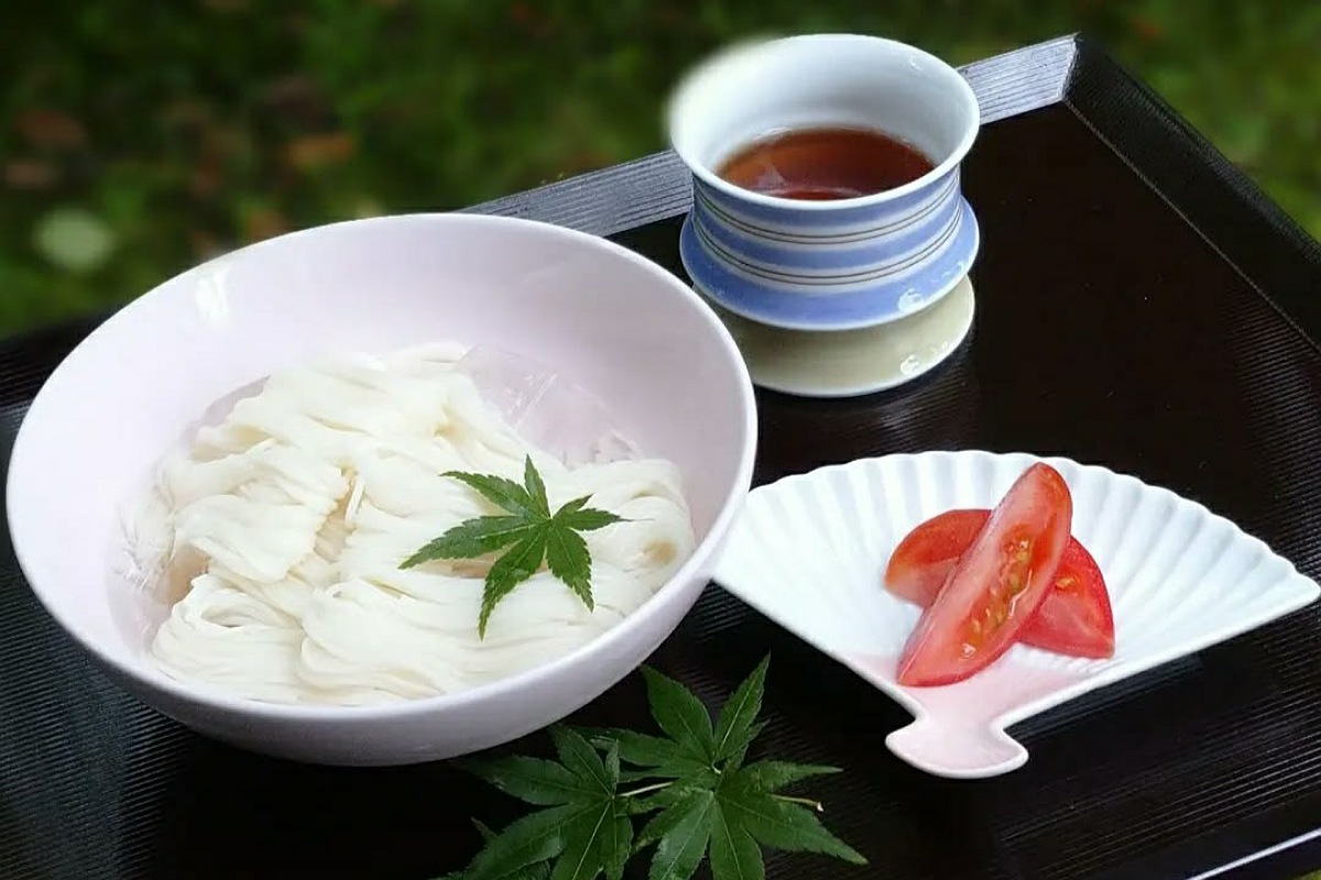 鉢・丼で楽しむ、涼やかな食卓 | 特集 | 有田焼 深川製磁｜公式