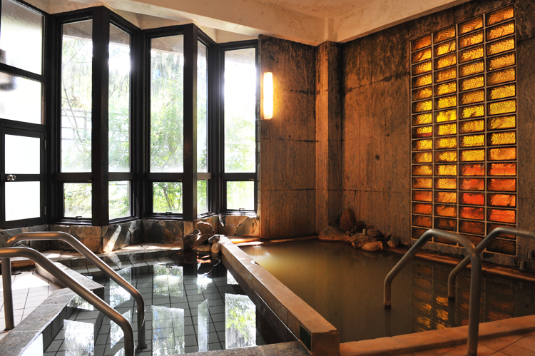 5つの源泉::山梨県 増富温泉 天然岩風呂の宿 不老閣