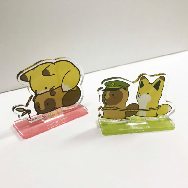 アクリルスタンド(全2種) — 「タヌキとキツネ」公式サイト