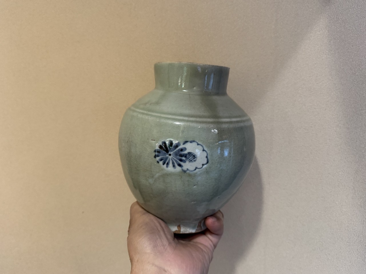 ギャラリー安原 / ご売約「Y氏のコレクション」初期伊万里 青磁染付 菊文壷