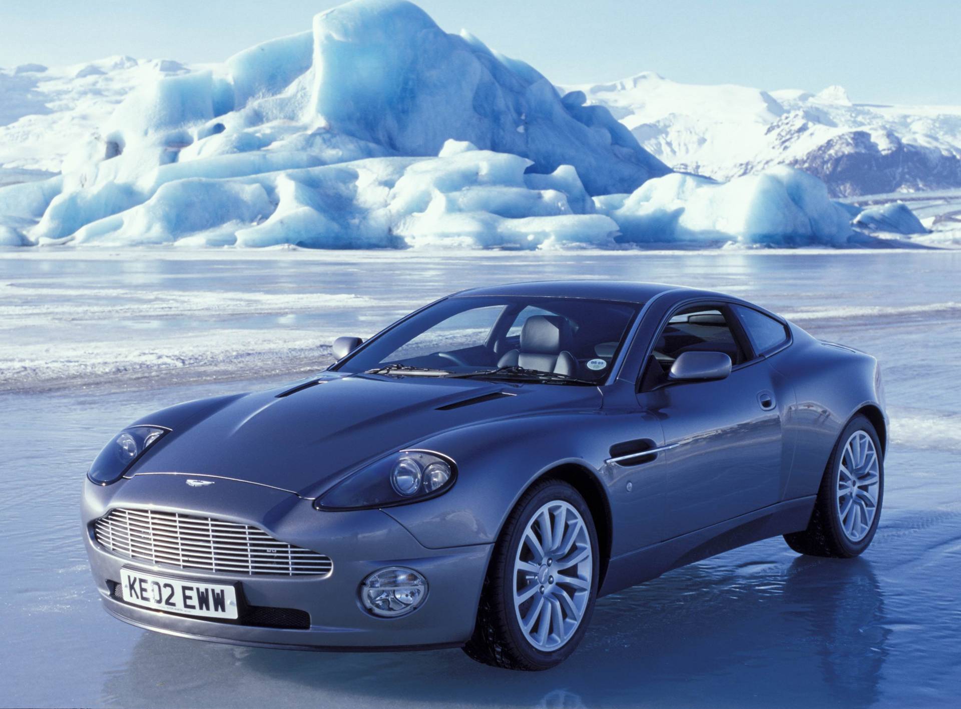 Aston Martin V12 Vanquish | James Bond 007