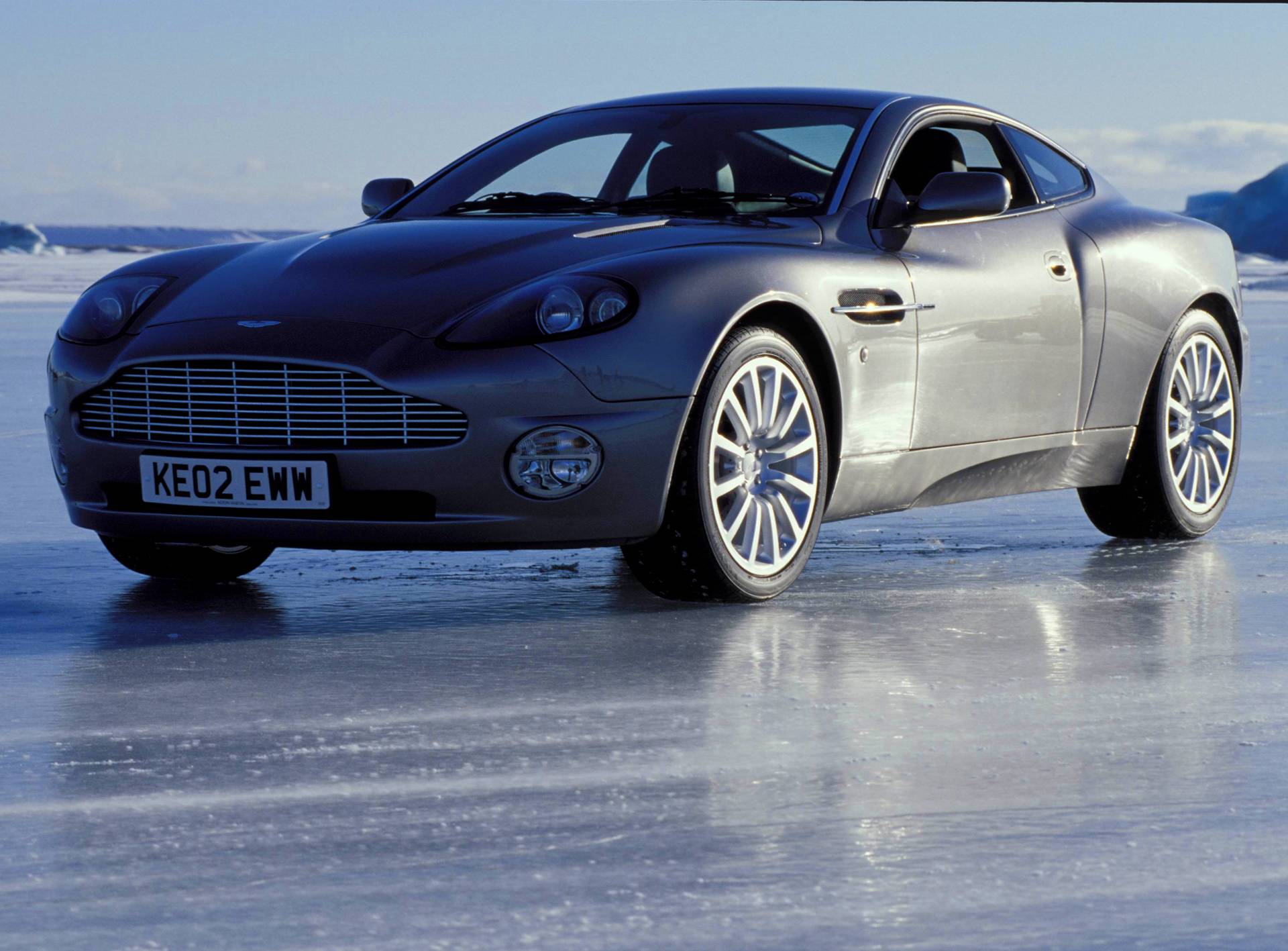 Aston Martin V12 Vanquish | James Bond 007