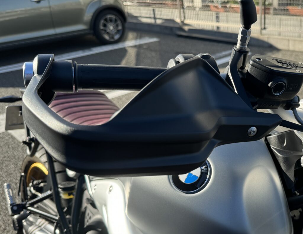 解説】R nineT ScramblerにBMW純正ハンドプロテクター（ナックルガード