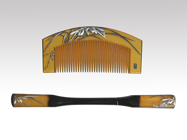 白鼈甲製 櫛笄セット 春蘭図 銀に青貝 銘有 三越皮箱入 | 古美術ささき