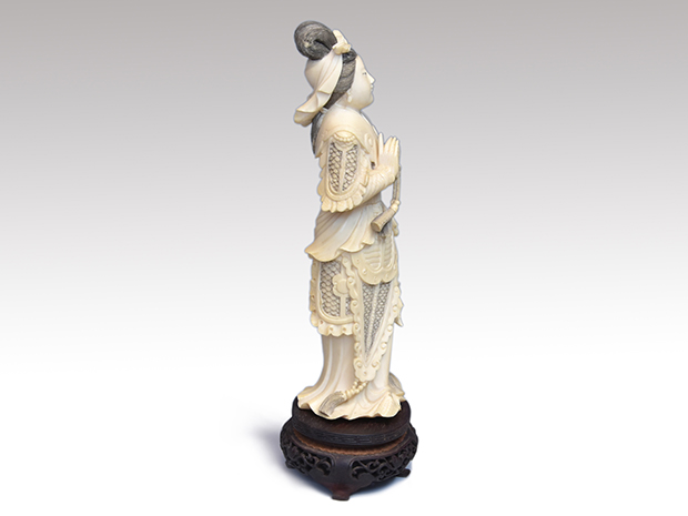 リ*ウ様 象牙風 彫刻 木製スタンド付き 象牙風 リ*ウ様 象牙風 彫刻