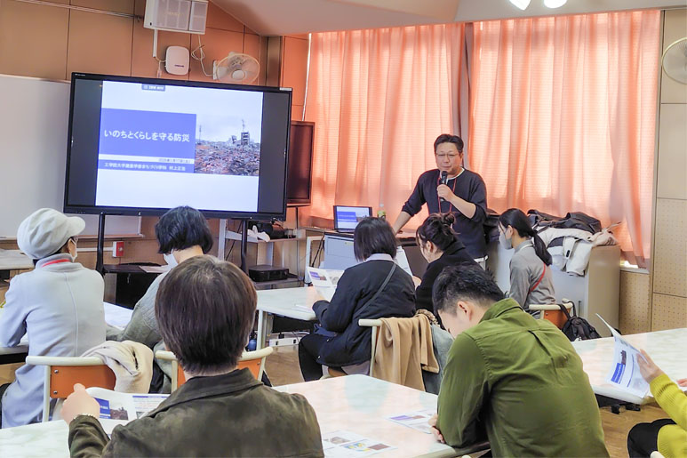 西新宿小学校で村上正浩教授（まちづくり学科）が防災セミナーを実施