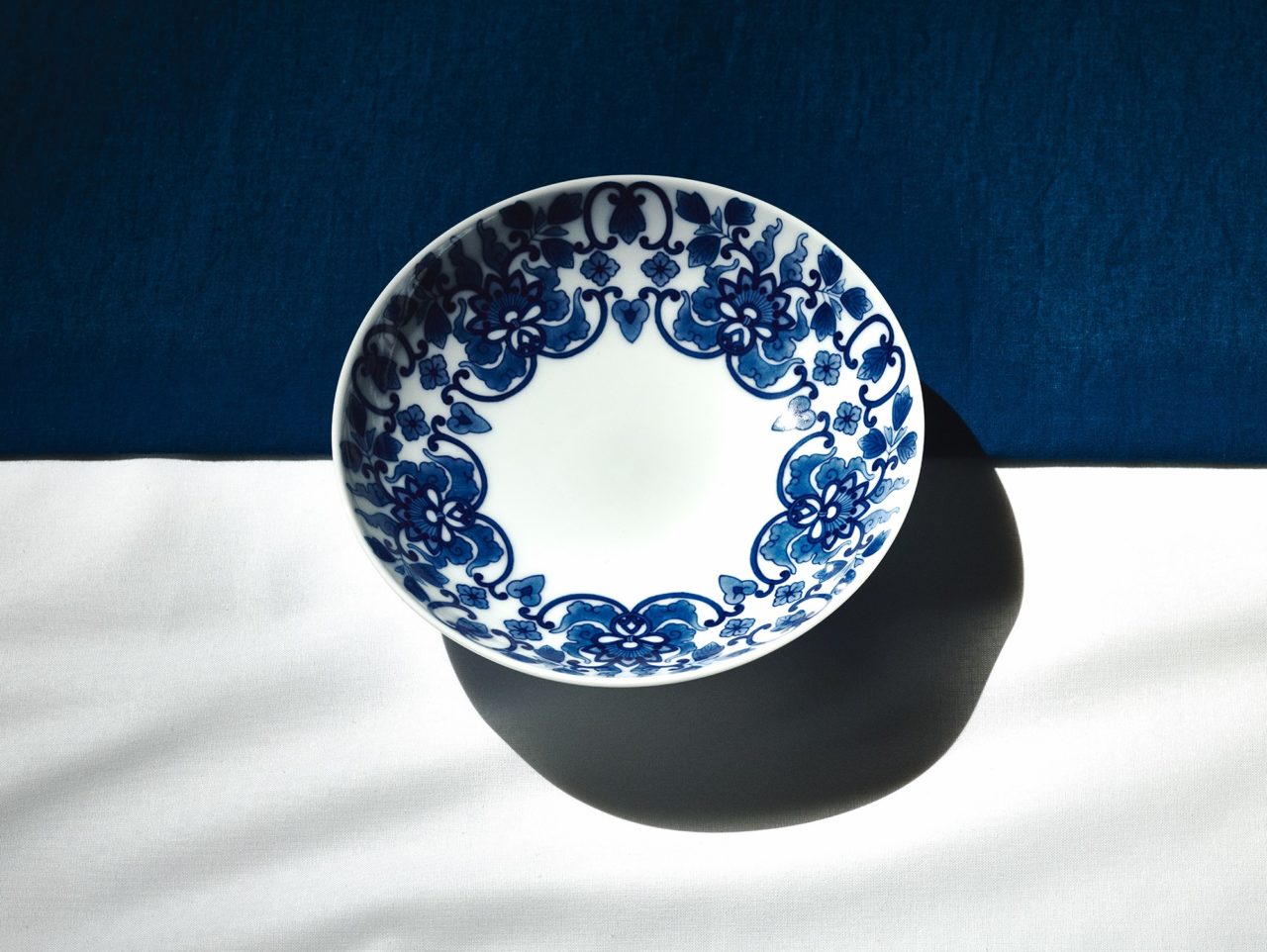 鍋島染付（藍鍋島） | 工芸用語集 | KOGEI STANDARD | 日本工芸の