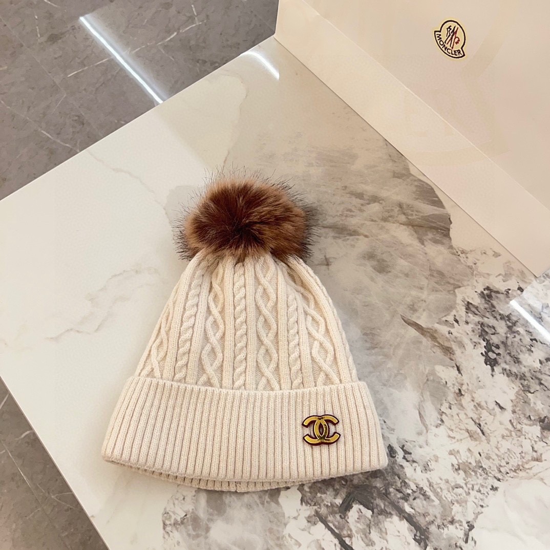 クラシック ボンボン付き ケーブル編み シャネル キャップ 偽物 ニット