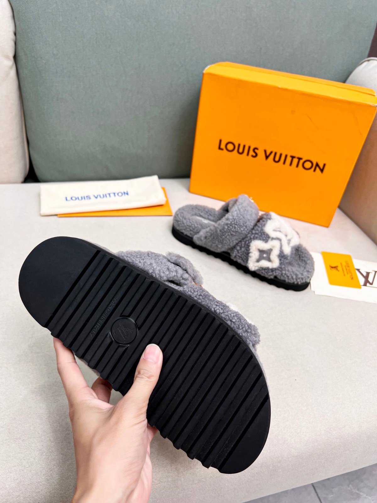 ルイヴィトン サンダル コピー 秋冬 もこもこ 可愛い パセオ・ライン