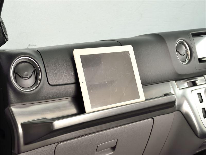 NV350キャラバン インテリアパネルダッシュパネル （クローム）Body