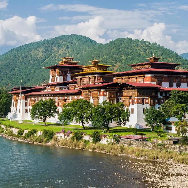 KIXから、世界のどこまでも。ブータン、ここは本当に「幸せの国