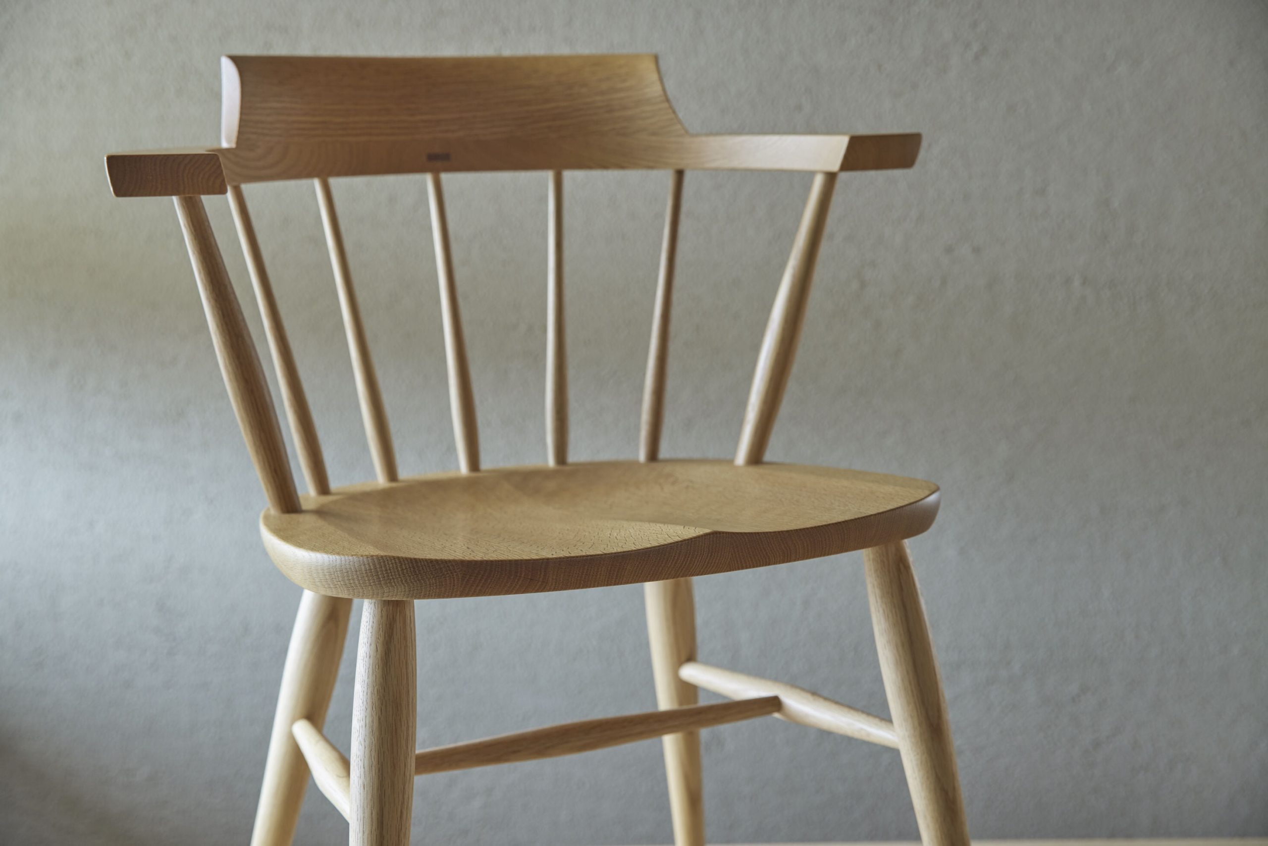 クラウンチェア - 国産無垢家具は飛騨高山発の家具メーカー KASHIWA