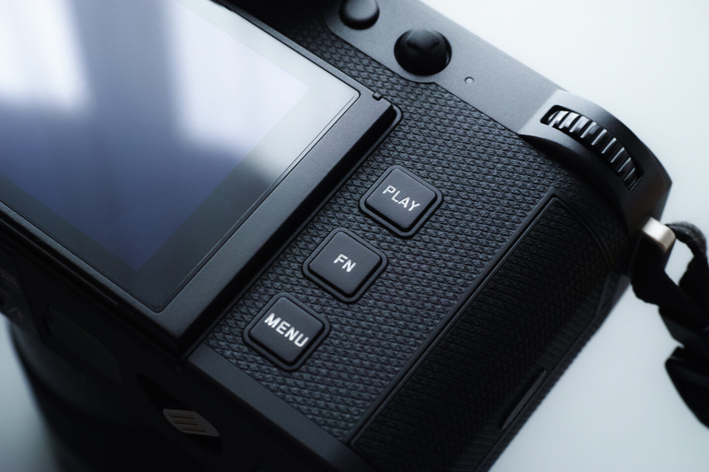 堅牢かつ優美、さらにフレンドリーなライカSL3 | ShaSha