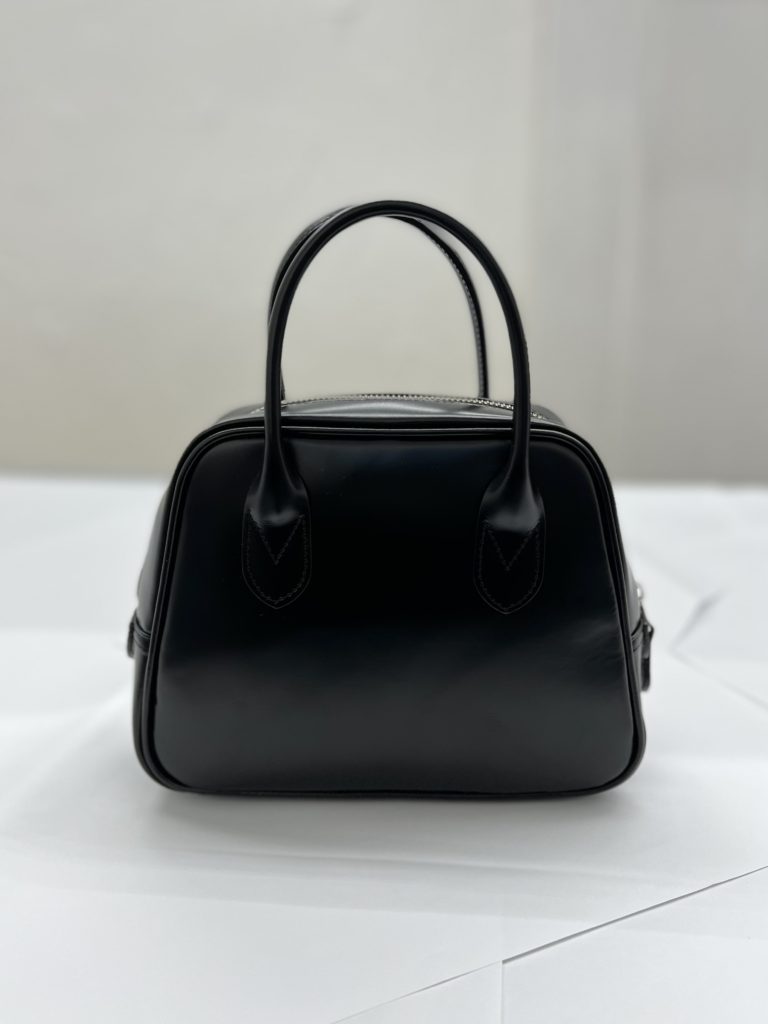 COMME des GARCONS/ コムデギャルソン】青山店限定 台形ハンドバッグ