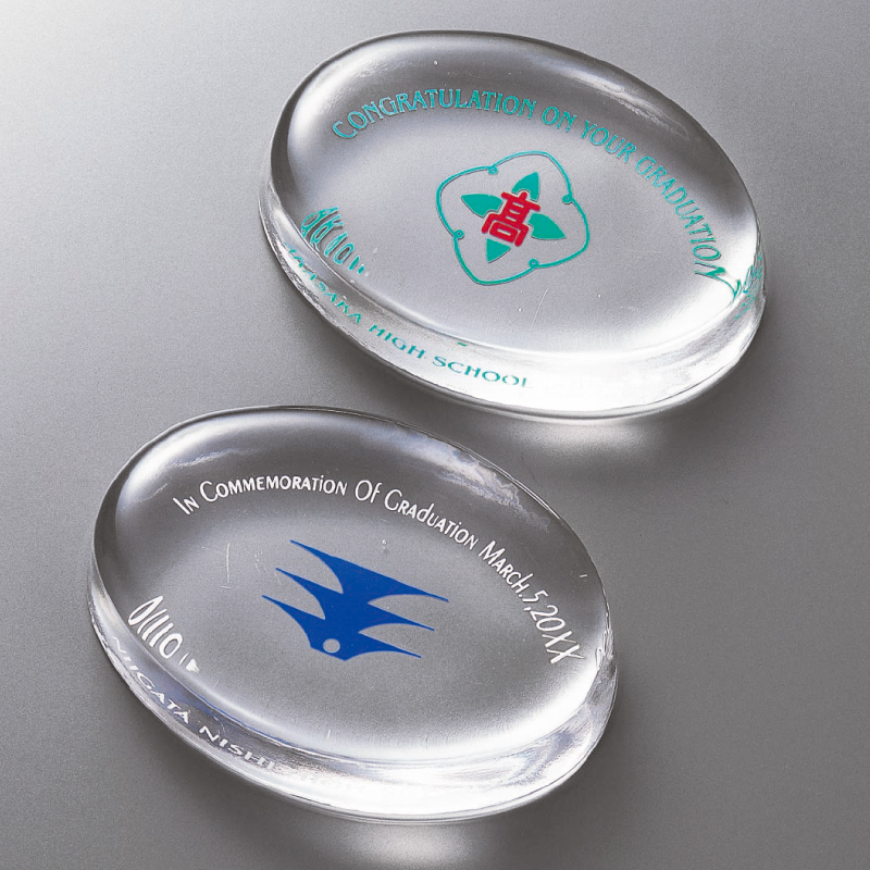 楕円型ペーパーウェイト【60×86mm】｜もらって嬉しい 卒業記念品・卒団