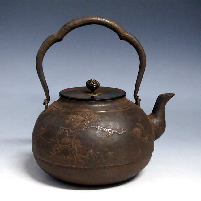 hn903 般若勘渓作 松竹梅文鉄瓶 松竹面 約1.7L【日本製・証明