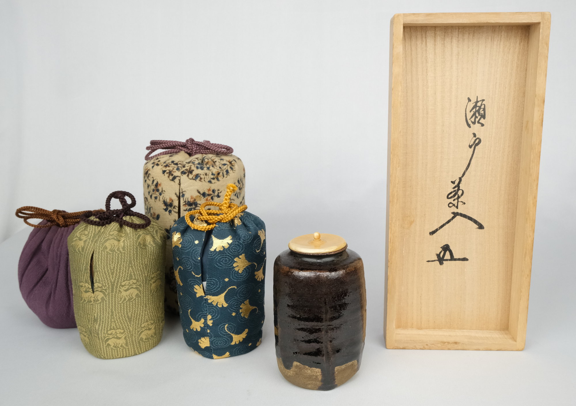 栗山園オンライン通販部 / 【出物】 瀬戸茶入 鵬雲斎書付