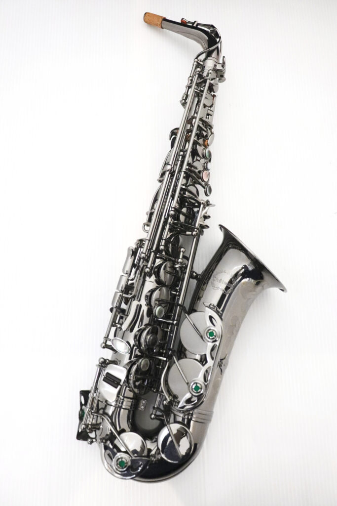 ブラックニッケルがクールなアルト・サックス「Chateau CAS-A70BK